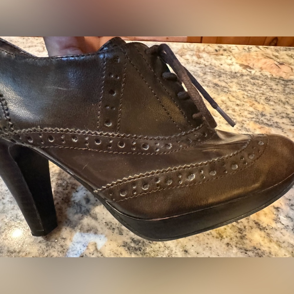 Bongo lace up brown bootie  shoes. Size 7.5 - Picture 7 of 14